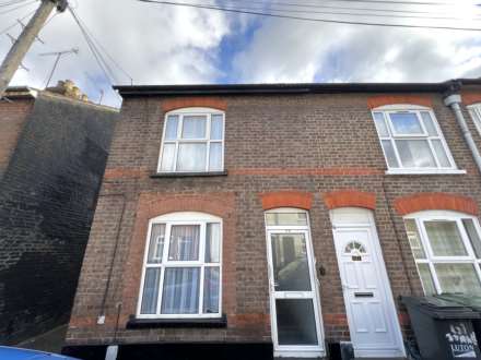 Spacious and Stunning Stanley Street, Luton, Image 11