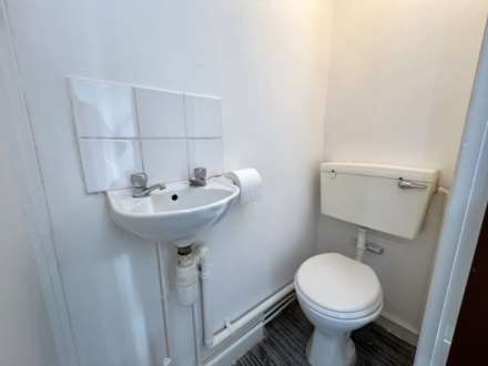 Spacious and Stunning Stanley Street, Luton, Image 3