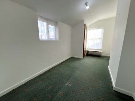 Spacious and Stunning Stanley Street, Luton, Image 7