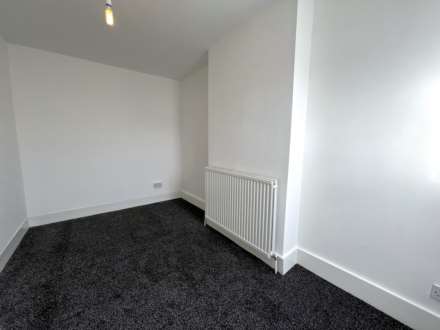 Spacious and Stunning Stanley Street, Luton, Image 9
