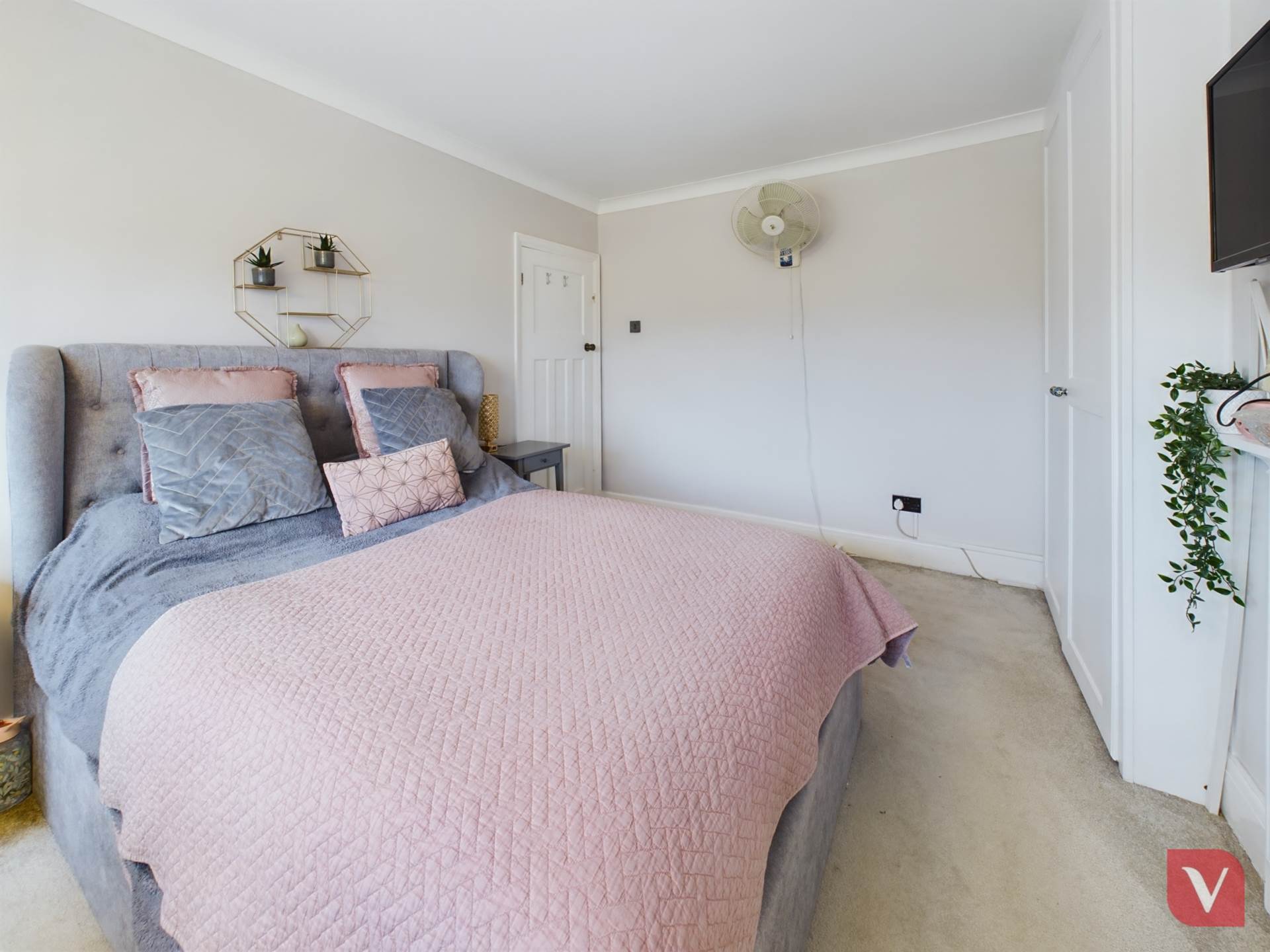 Wardown Crescent, Luton, Image 16