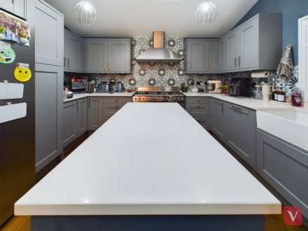 Wardown Crescent, Luton, Image 6