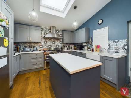 Wardown Crescent, Luton, Image 7