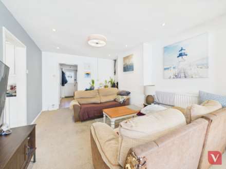 Park View Close, Luton, Image 2
