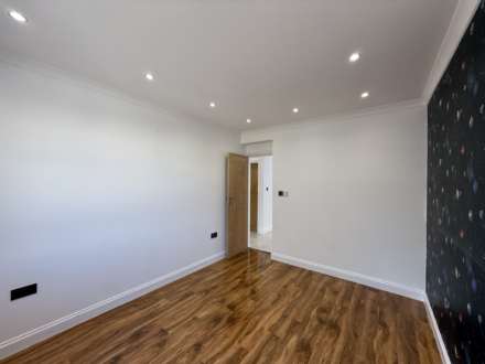 Park Avenue, Luton, Image 11