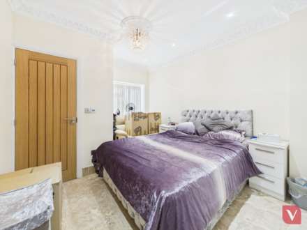 Dunstable Road, Luton, Image 20