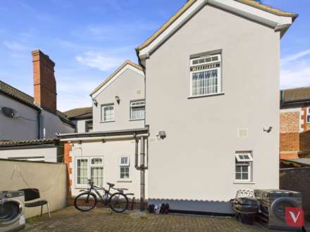 Dunstable Road, Luton, Image 29