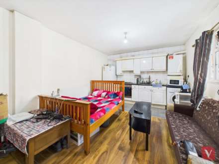 Dunstable Road, Luton, Image 31