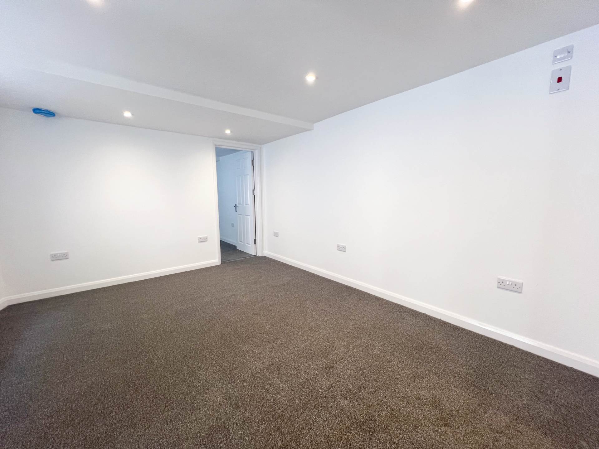 Hightown Road, Luton, Image 7