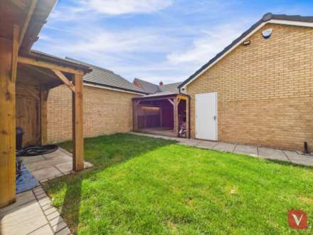 Airedale Gardens, Dunstable, Image 19