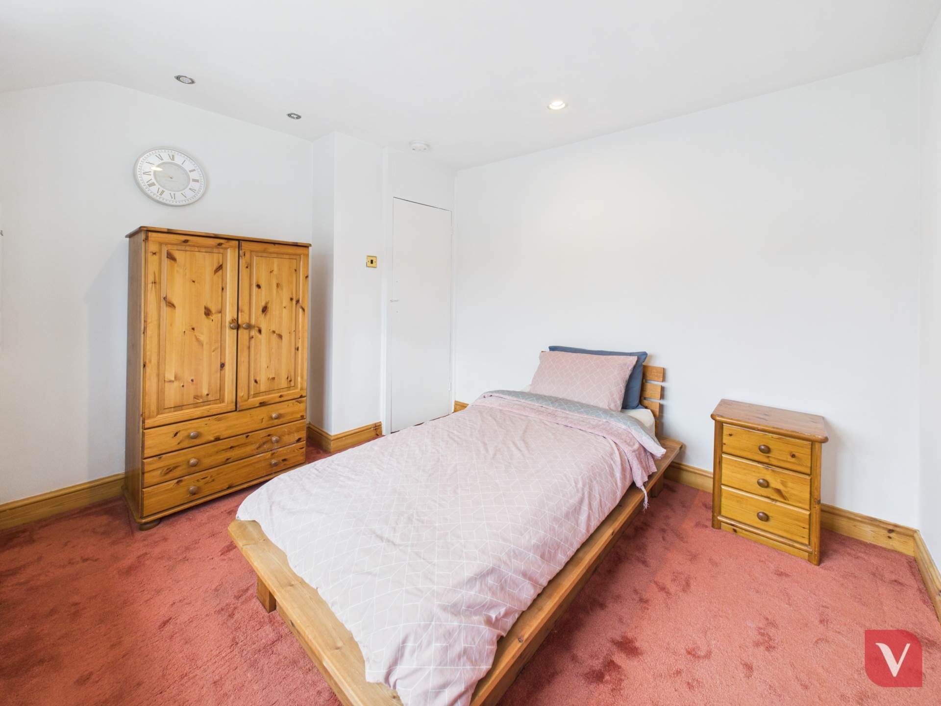 Barrowby Close, Luton, Image 15