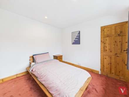 Barrowby Close, Luton, Image 16