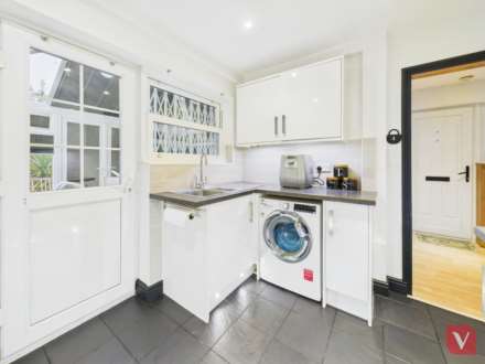 Barrowby Close, Luton, Image 19