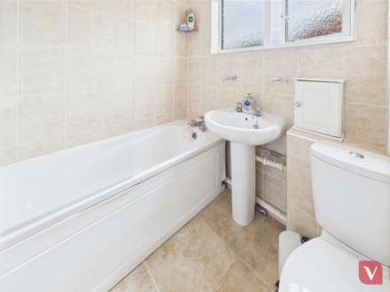 Repton Close, Luton, Image 11