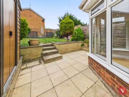 Repton Close, Luton, Image 13