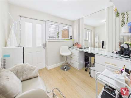 Repton Close, Luton, Image 19