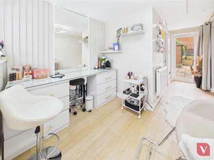Repton Close, Luton, Image 5