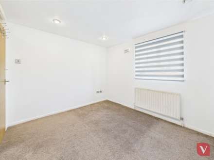 Kestrel Way, Luton, Image 3