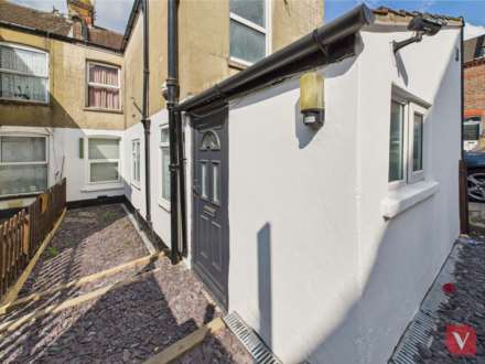Tennyson Road, Luton, Image 18