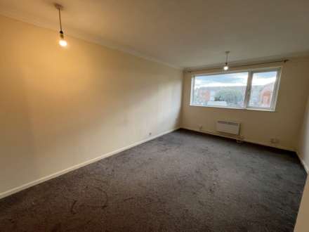 Handcross Road, Luton, Image 6