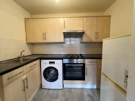 Handcross Road, Luton, Image 7