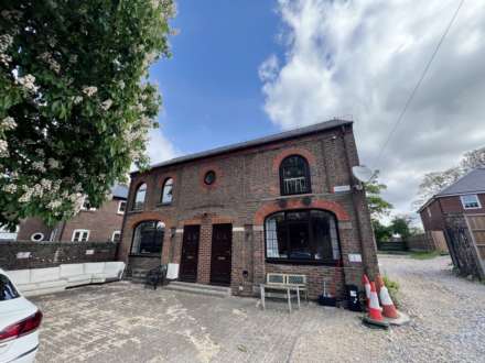 High Street South, Dunstable, Image 1