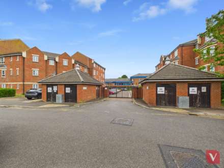 Watling Gardens, Dunstable, Image 18