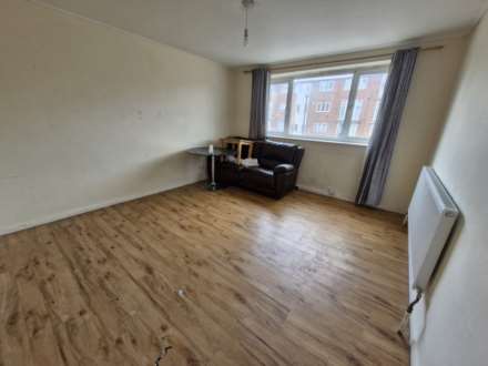 The Larches, Luton, Image 4