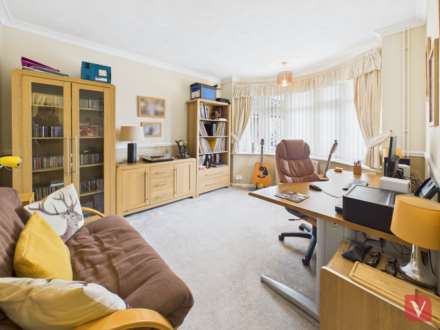 Challney Close, Luton, Image 3