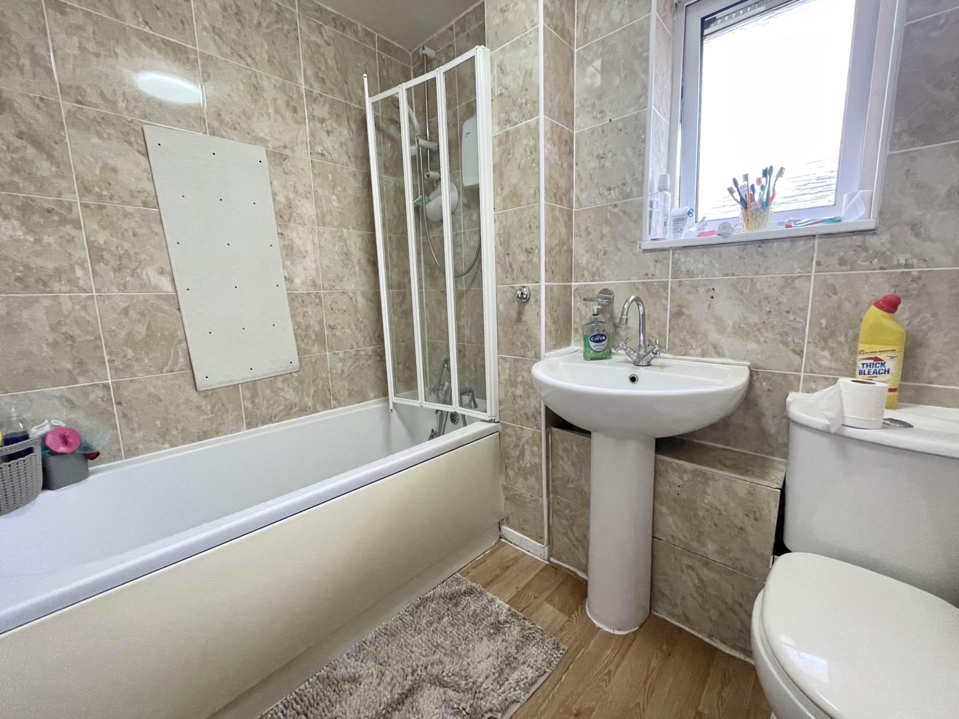 Olympic Close, Luton, Image 7