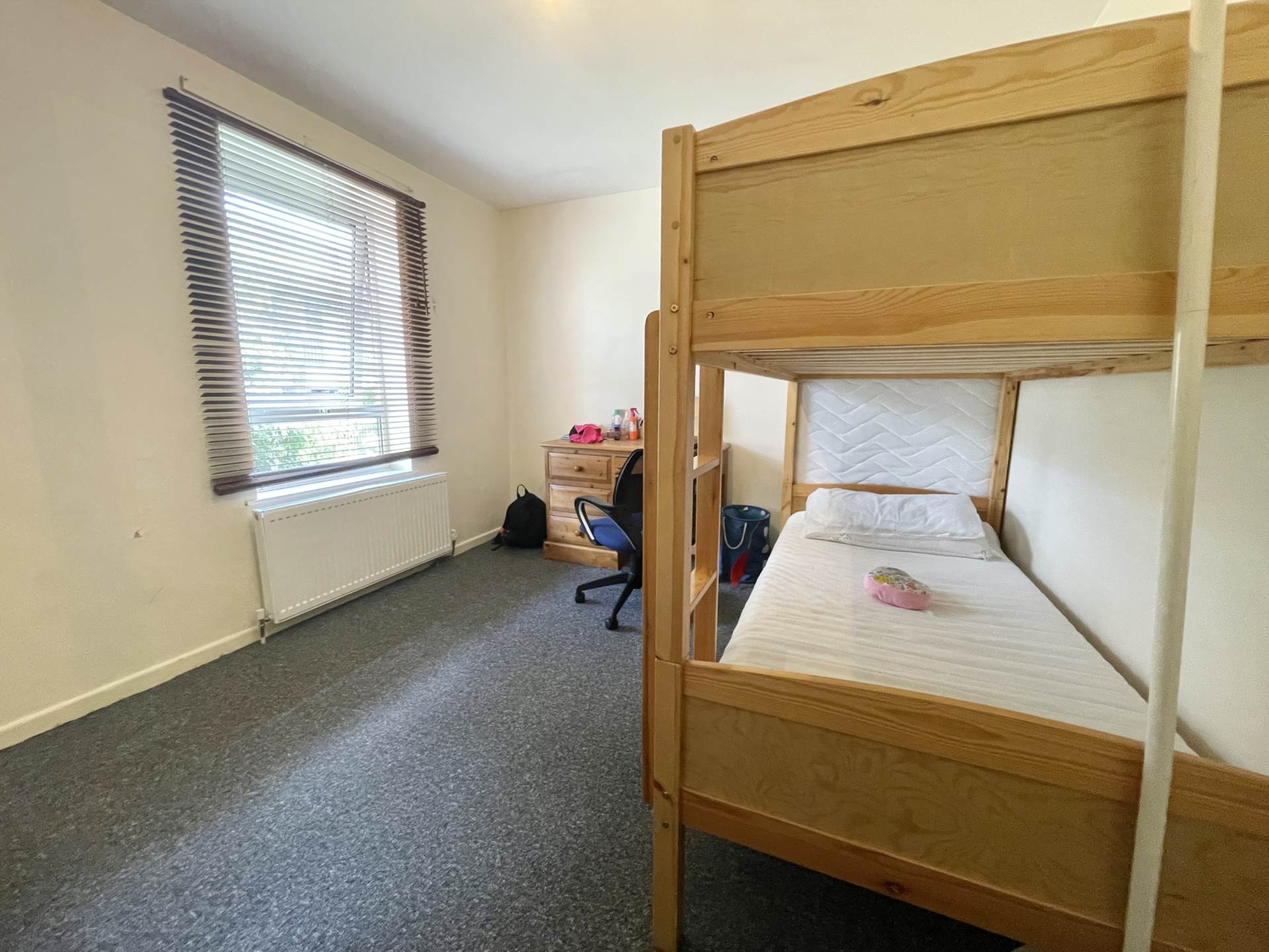 Olympic Close, Luton, Image 8