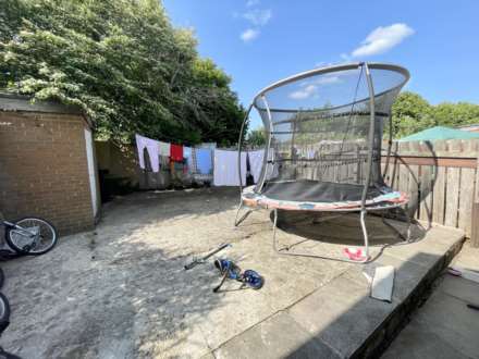 Olympic Close, Luton, Image 11