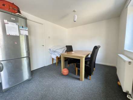 Olympic Close, Luton, Image 4