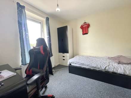 Olympic Close, Luton, Image 6