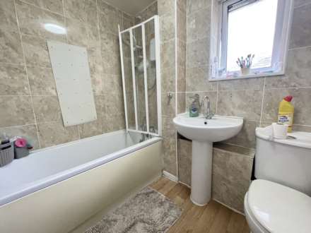 Olympic Close, Luton, Image 7