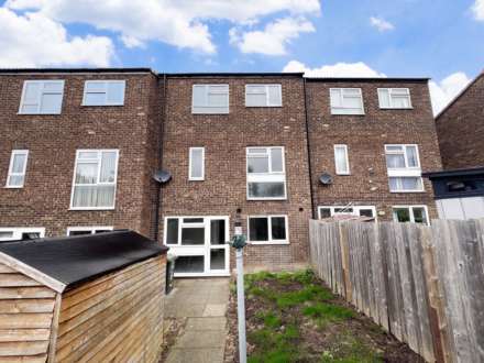 4 Bedroom Terrace, Berkely Path, Luton