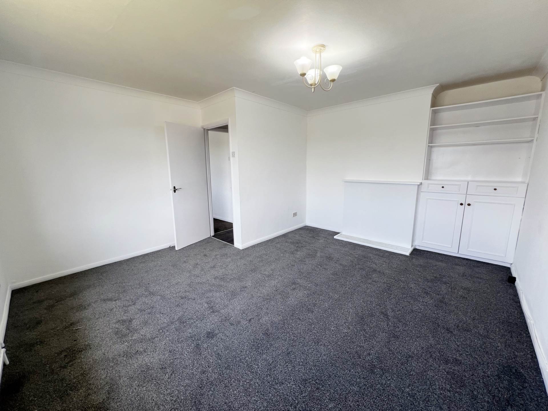 Canterbury Close, Luton, Image 13