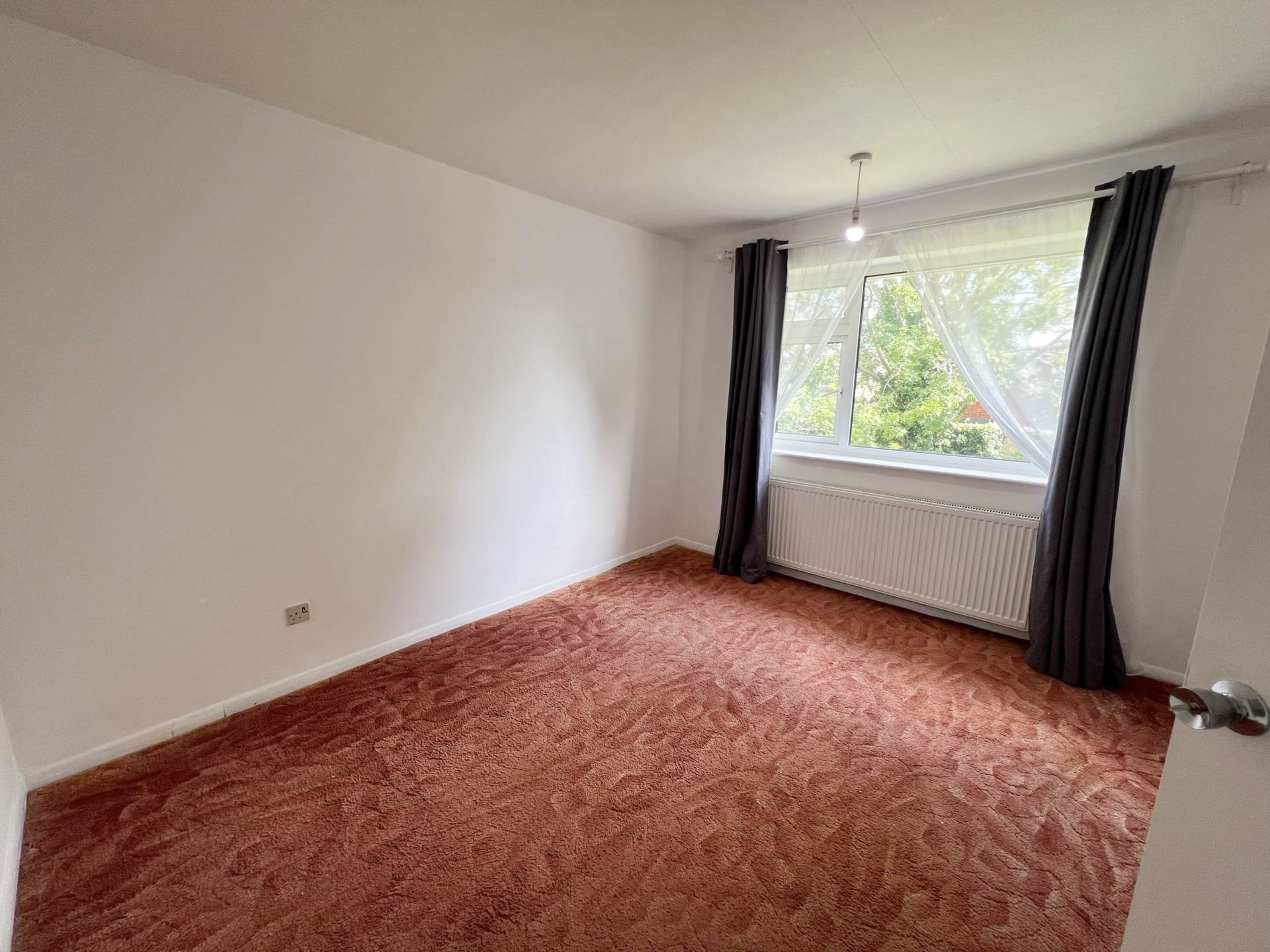 Canterbury Close, Luton, Image 5