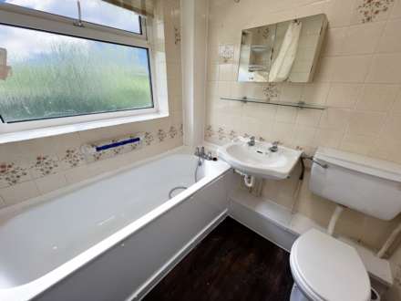Canterbury Close, Luton, Image 12