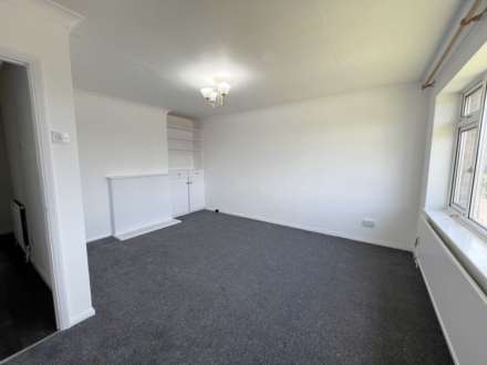 Canterbury Close, Luton, Image 2