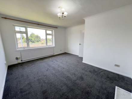 Canterbury Close, Luton, Image 7