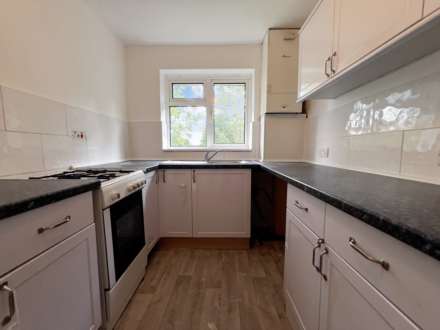 Canterbury Close, Luton, Image 9