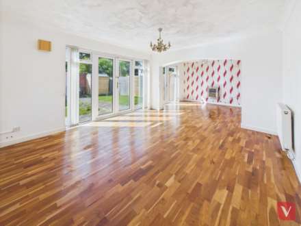 Chelsea Gardens, Dunstable, Image 2