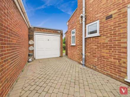 Torquay Drive, Luton, Image 18