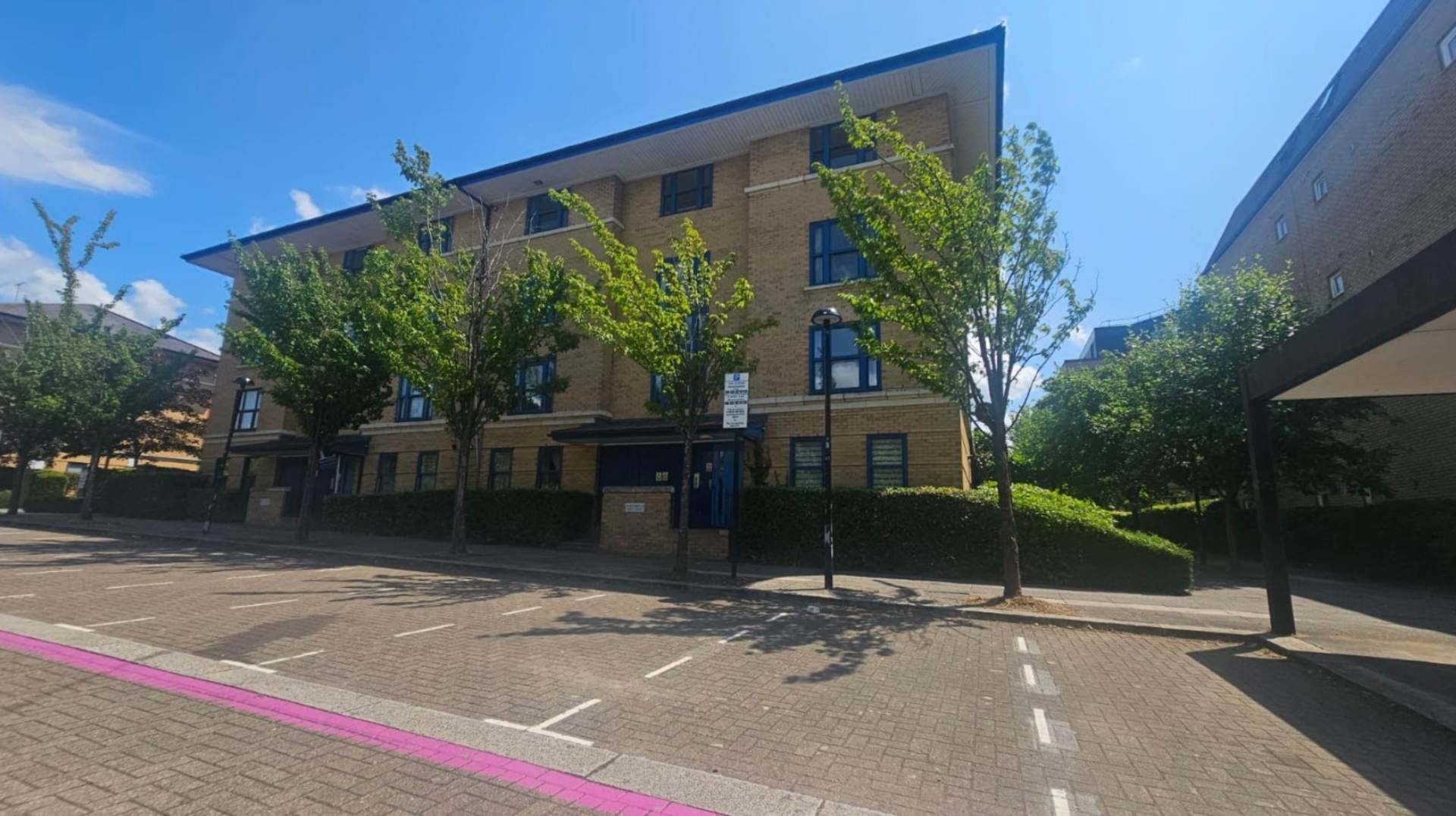 North Row, Milton Keynes, Image 1