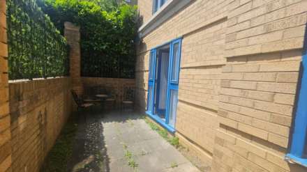 North Row, Milton Keynes, Image 10