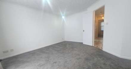 North Row, Milton Keynes, Image 3