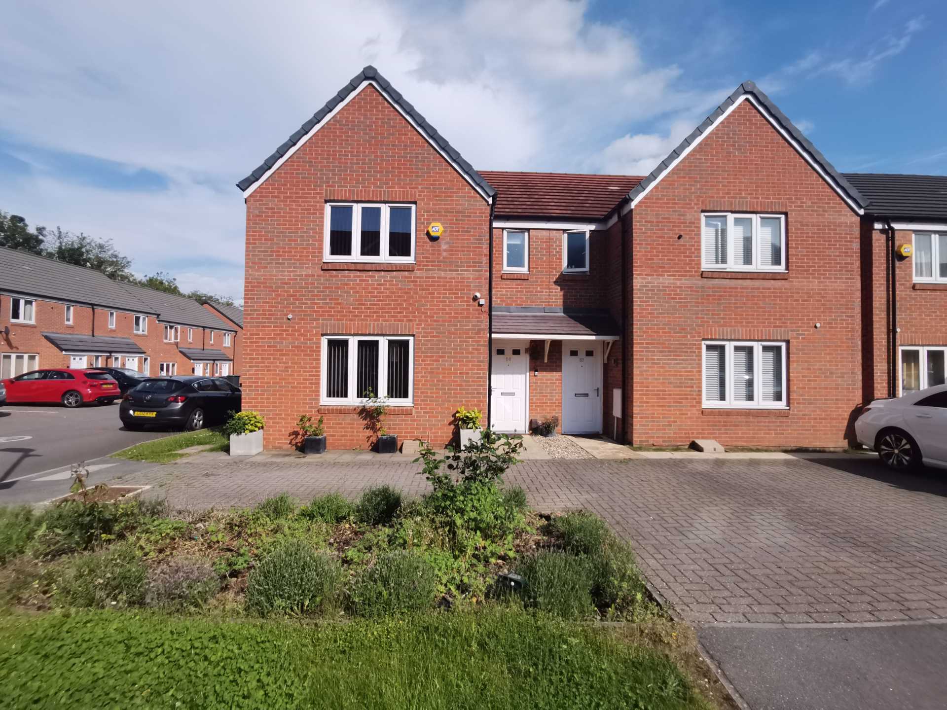 Guardian Way, Luton, Image 1