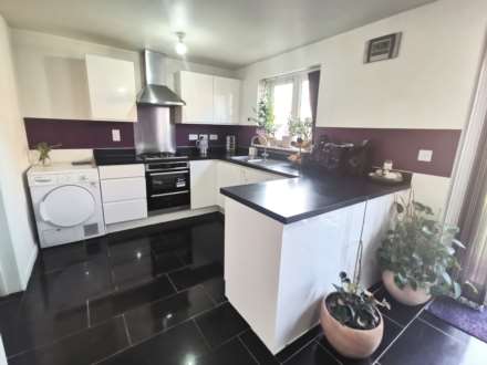 Guardian Way, Luton, Image 5