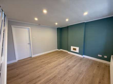 Brussels Way, LU3, Image 2